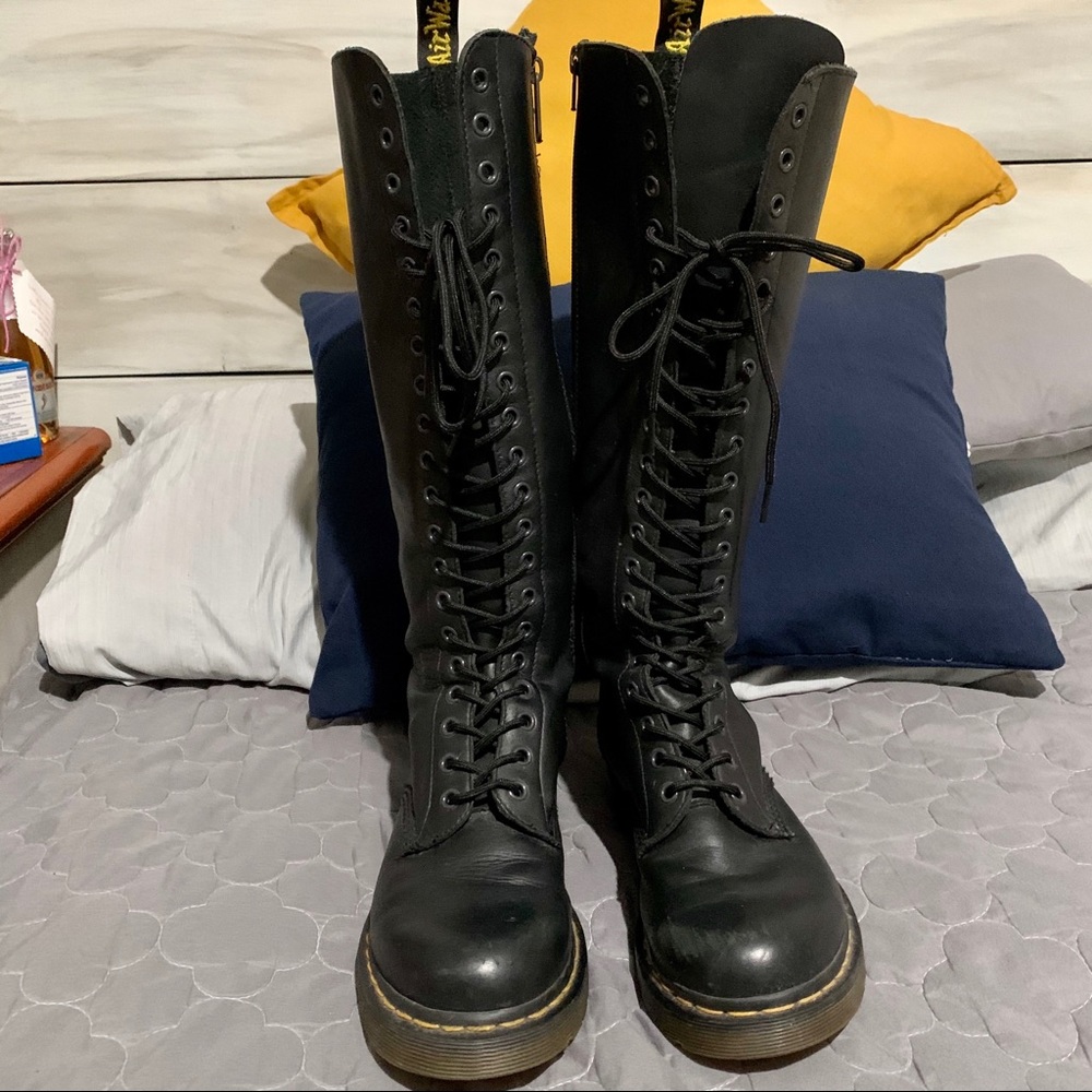 Dr. Martens - 1B60 Virginia Leather Knee High Boot